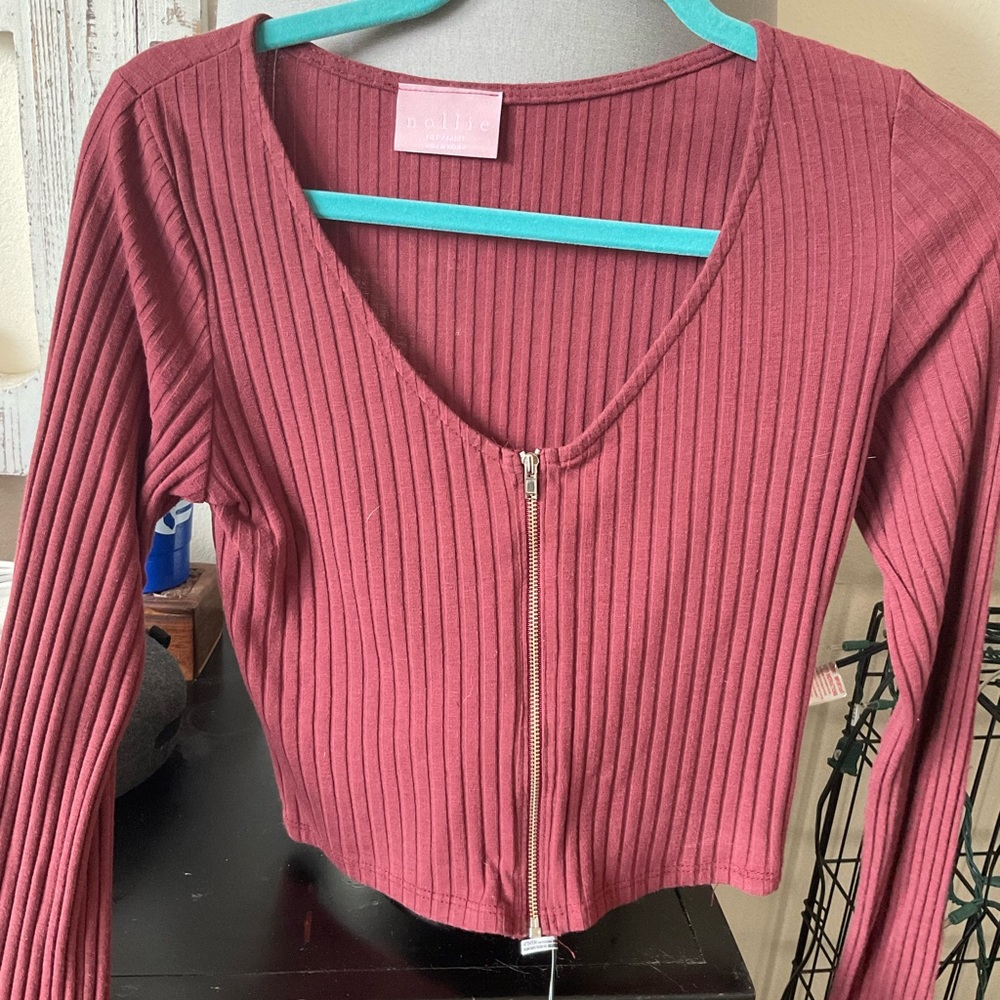Long sleeve ribbed, front zipper top